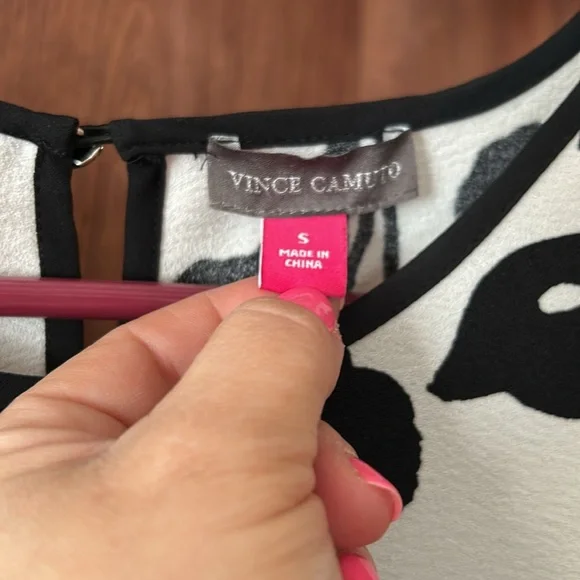 Vince Camuto sleeveless blouse - Picture 3 of 6